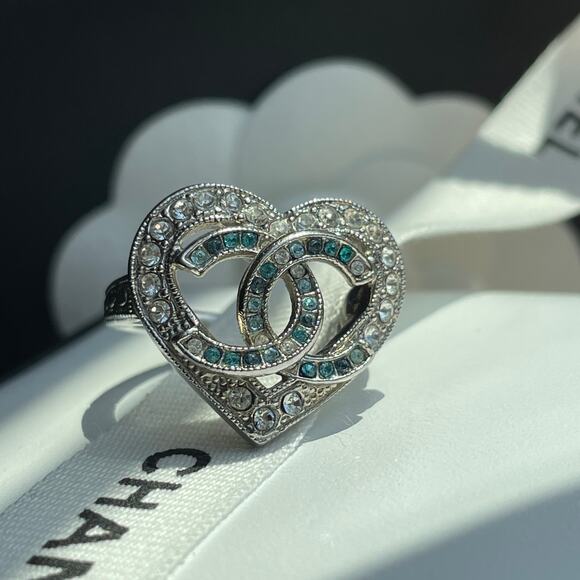 Chanel A16 Heart Ring | Ombre Blue Strass Crystals, CC, Rare Silver Statement, 6 - Picture 15 of 16